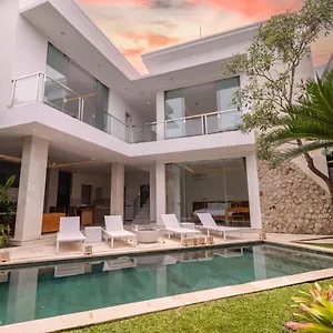 Kusamakura Villa Seminyak (Bali)